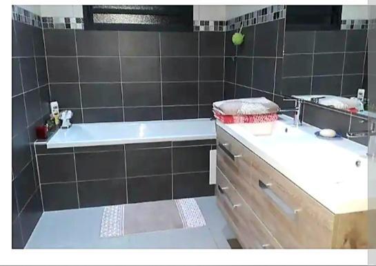 לה טאמפון Chambre Privee Dans Maison מראה חיצוני תמונה